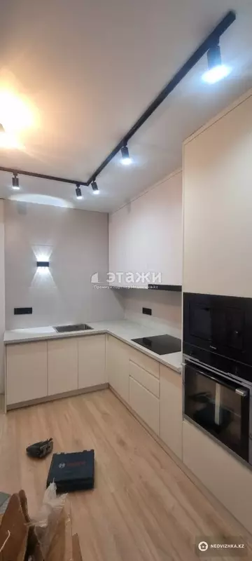 1-комнатная квартира, этаж 3 из 12, 38 м², на длительный срок