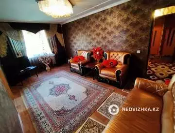 3-комнатная квартира, этаж 4 из 5, 60 м², на длительный срок
