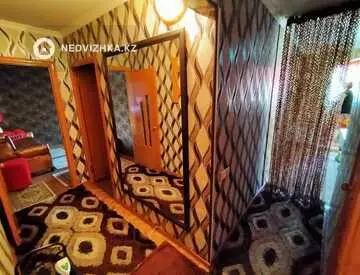 3-комнатная квартира, этаж 4 из 5, 60 м², на длительный срок