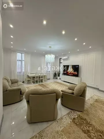 3-комнатная квартира, этаж 4 из 6, 203 м²