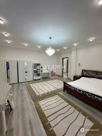 3-комнатная квартира, этаж 4 из 6, 203 м²