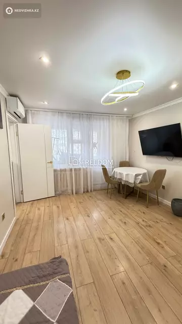 2-комнатная квартира, этаж 3 из 5, 37 м²