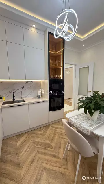 1-комнатная квартира, этаж 9 из 12, 42 м²