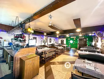 Готовый бизнес, в торговом центре, этаж 1 из 2, 300 м²