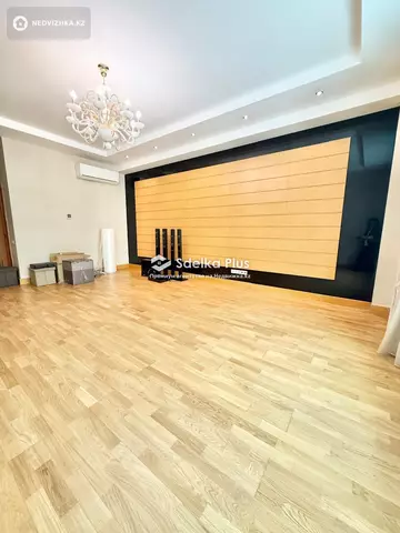 4-комнатная квартира, этаж 4 из 7, 152 м²