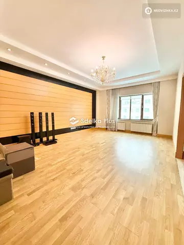 4-комнатная квартира, этаж 4 из 7, 152 м²