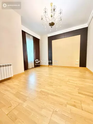 4-комнатная квартира, этаж 4 из 7, 152 м²