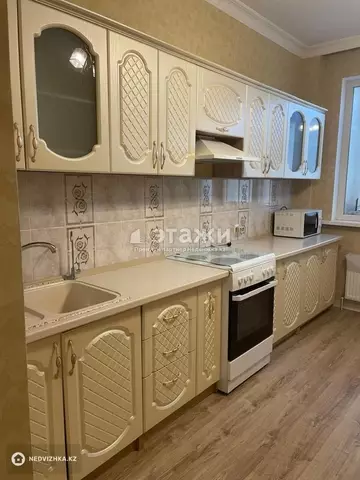 2-комнатная квартира, этаж 7 из 10, 76 м²