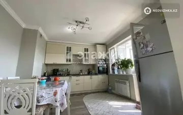 2-комнатная квартира, этаж 8 из 17, 72 м²