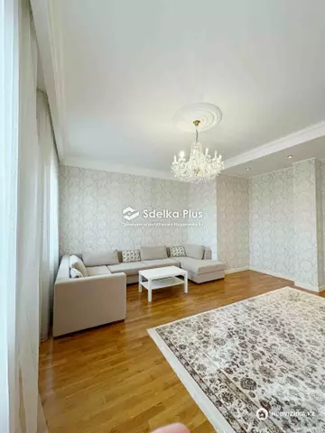 4-комнатная квартира, этаж 5 из 6, 182 м²