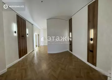 4-комнатная квартира, этаж 9 из 10, 113 м²