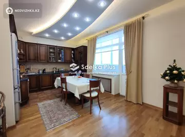 5-комнатная квартира, этаж 7 из 10, 203 м²
