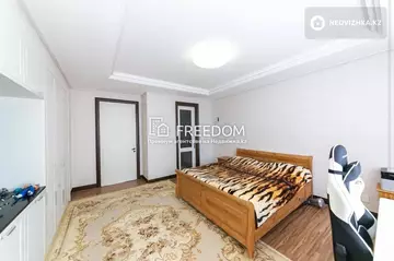 4-комнатная квартира, этаж 19 из 26, 138 м²