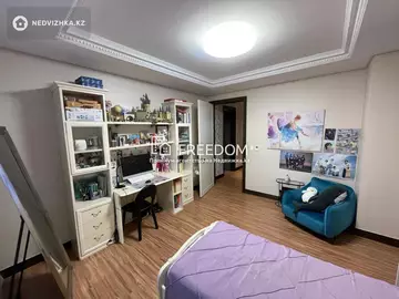 4-комнатная квартира, этаж 19 из 26, 141 м²