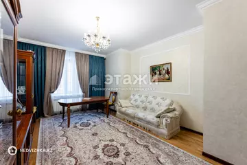 3-комнатная квартира, этаж 4 из 8, 107 м²