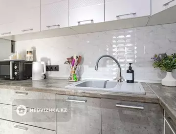 2-комнатная квартира, этаж 5 из 28, 50 м², посуточно