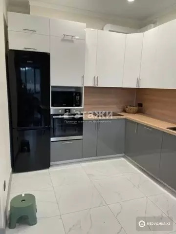 2-комнатная квартира, этаж 9 из 12, 66 м², на длительный срок