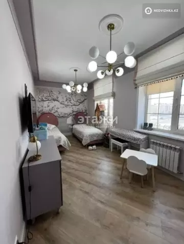 4-комнатная квартира, этаж 2 из 6, 140 м²