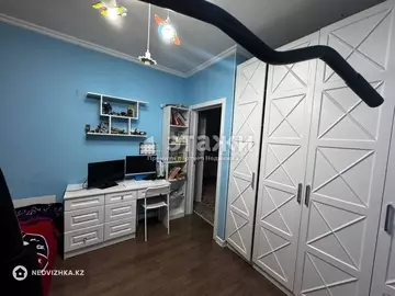 4-комнатная квартира, этаж 4 из 8, 120 м²