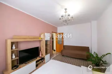 1-комнатная квартира, этаж 10 из 19, 37 м²
