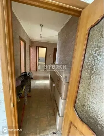 4-комнатная квартира, этаж 4 из 5, 81 м²