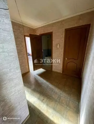 4-комнатная квартира, этаж 4 из 5, 81 м²