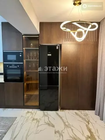 4-комнатная квартира, этаж 5 из 10, 142 м²
