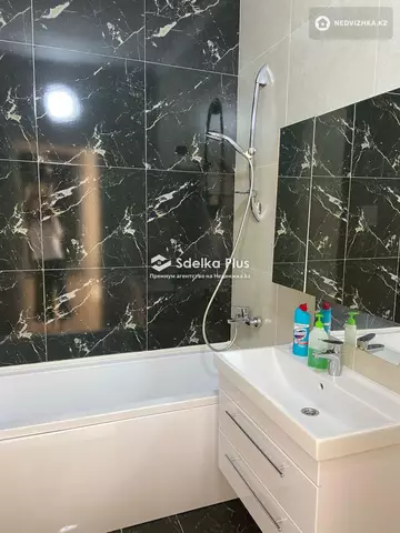 63 м², 2-комнатная квартира, этаж 2 из 12, 63 м², изображение - 1