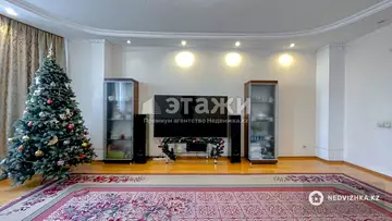 4-комнатная квартира, этаж 8 из 14, 148 м²