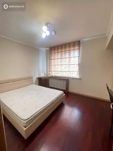 3-комнатная квартира, этаж 4 из 5, 70 м², на длительный срок