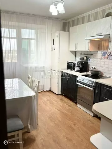 2-комнатная квартира, этаж 4 из 4, 56 м²
