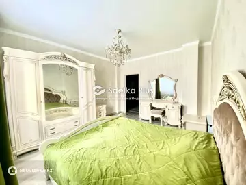 4-комнатная квартира, этаж 8 из 12, 110 м²