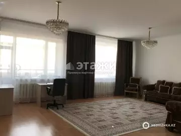 4-комнатная квартира, этаж 4 из 13, 183 м²