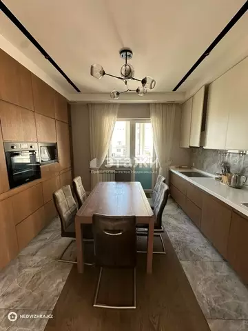 3-комнатная квартира, этаж 25 из 25, 130 м²