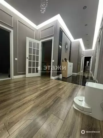 4-комнатная квартира, этаж 8 из 10, 123 м²