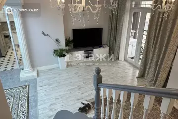 5-комнатная квартира, этаж 12 из 17, 236 м²
