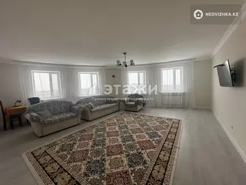4-комнатная квартира, этаж 7 из 14, 153 м²
