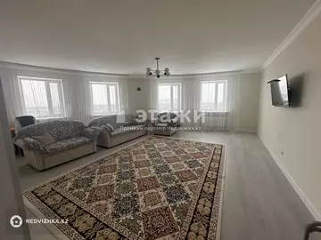 4-комнатная квартира, этаж 7 из 14, 153 м²