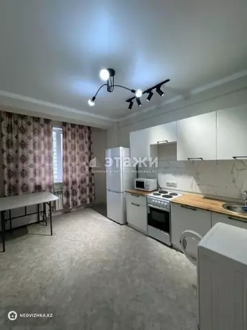 2-комнатная квартира, этаж 8 из 10, 48 м²