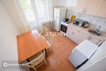 2-комнатная квартира, этаж 3 из 9, 75 м², на длительный срок