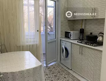 2-комнатная квартира, этаж 3 из 5, 50 м², посуточно