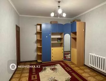 3-комнатная квартира, этаж 2 из 9, 73 м², на длительный срок