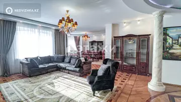 3-комнатная квартира, этаж 4 из 9, 176 м², на длительный срок