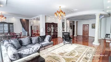3-комнатная квартира, этаж 4 из 9, 176 м², на длительный срок