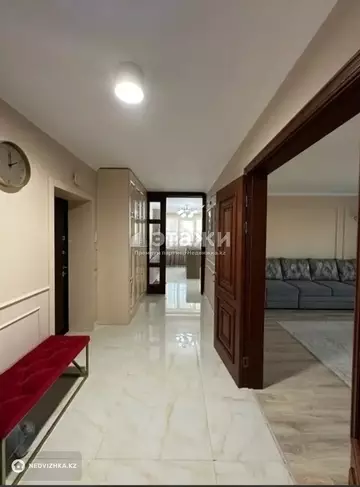 4-комнатная квартира, этаж 7 из 9, 142 м²
