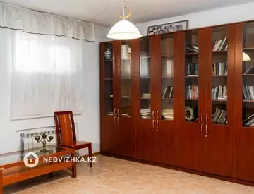 4-комнатная квартира, этаж 1 из 2, 180 м²