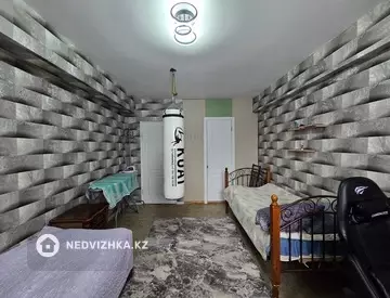 2-комнатная квартира, этаж 4 из 5, 53 м²