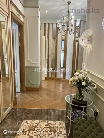 4-комнатная квартира, этаж 5 из 7, 152 м²
