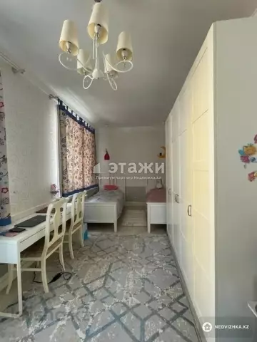 4-комнатная квартира, этаж 4 из 6, 135 м²