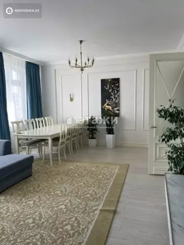 4-комнатная квартира, этаж 4 из 6, 135 м²
